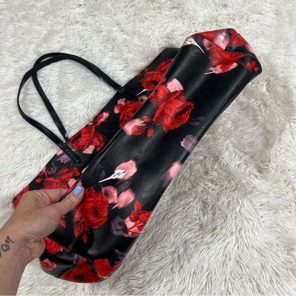 Victoria's Secret Large Red Floral Rose Tote Bag Limited Edition - Picture 9 of 16